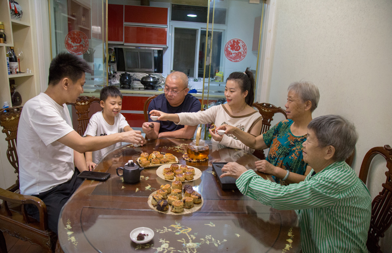 《一起做月饼》（组照）  18827698679 (4).jpg